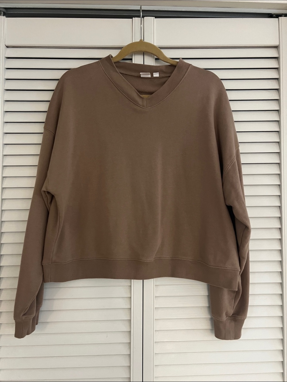 GAP Relaxed Wedge V-Neck Sweatshirt Mountain Trail Small
